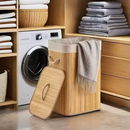 Cesto de roupa suja de bambu de 72 litros com tampa e alça para uso na sala de estar e no banheiro.